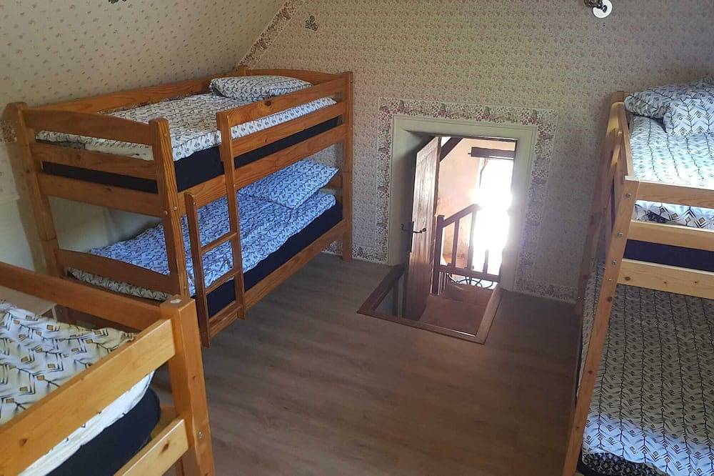 Grand gîte avec piscine privée couverte et chauffée, location we et semaine. in Plounérin, Région de Lannion