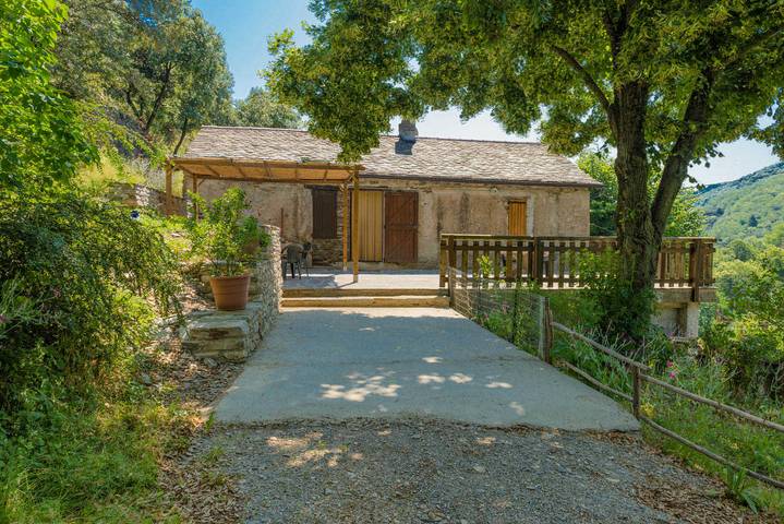 Gîte pour 6 personnes, avec Terrasse ainsi que Jardin et Vue