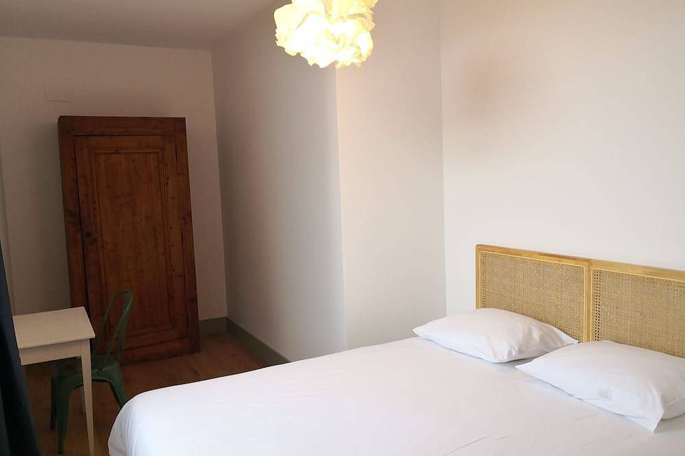 Domaine de l'Île: Historic house with pool and Wi-Fi in Boulleret, Bourges region