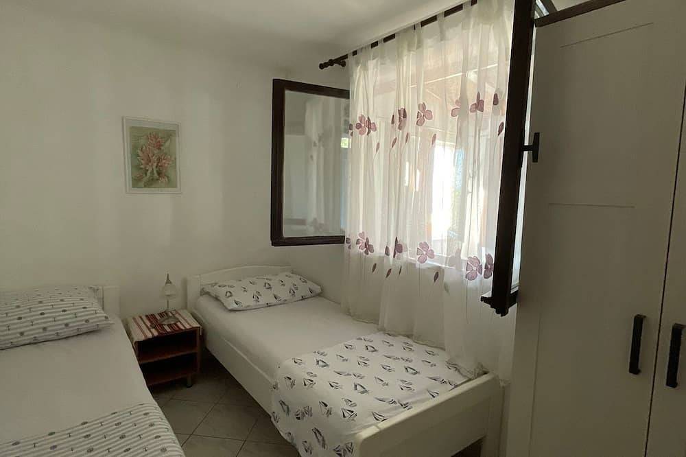 Ganze Wohnung, 2-Zimmer-Ferienwohnung mit Terrasse und Meerblick Bucht Donja Krušica, Solta in Solta