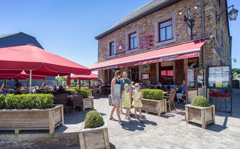 Hôtel pour 3 personnes, avec Terrasse et Jardin dans Redu