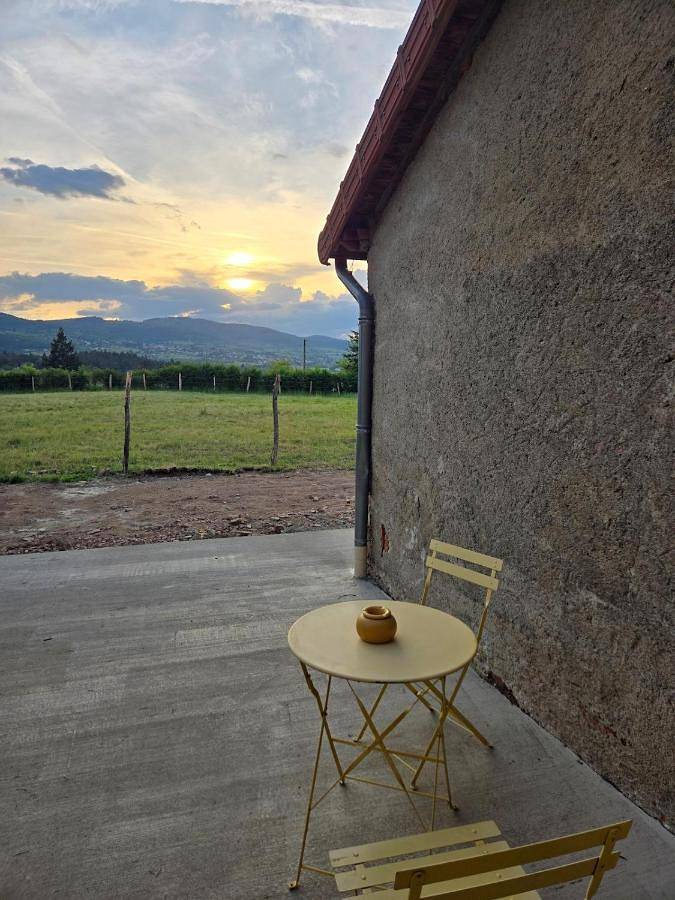 Location de vacances pour 3 personnes, avec Terrasse et Jardin ainsi que Piscine et Vue à Saint-Jean-Saint-Maurice-sur-Loire - 3
