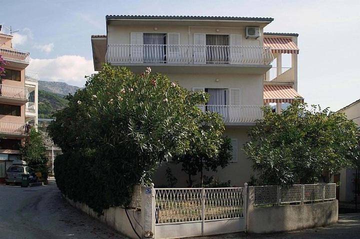 Maison d’hôte pour 7 personnes, avec vue ainsi que terrasse et jardin, animaux acceptés à Tučepi - 2