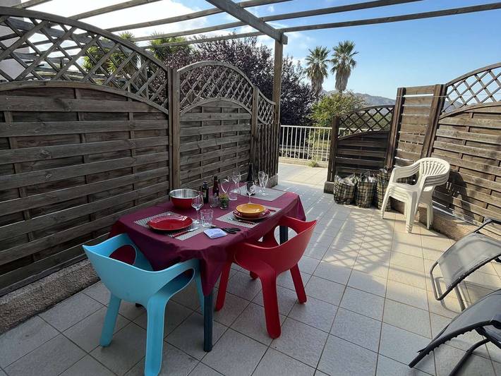Location de vacances pour 2 personnes, avec piscine et terrasse à Saint-Florent