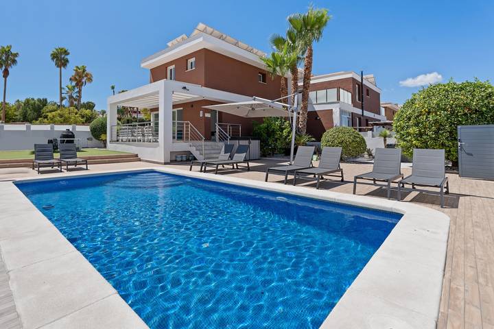Ferienhaus für 12 Personen, mit Whirlpool und Garten in Santa Pola