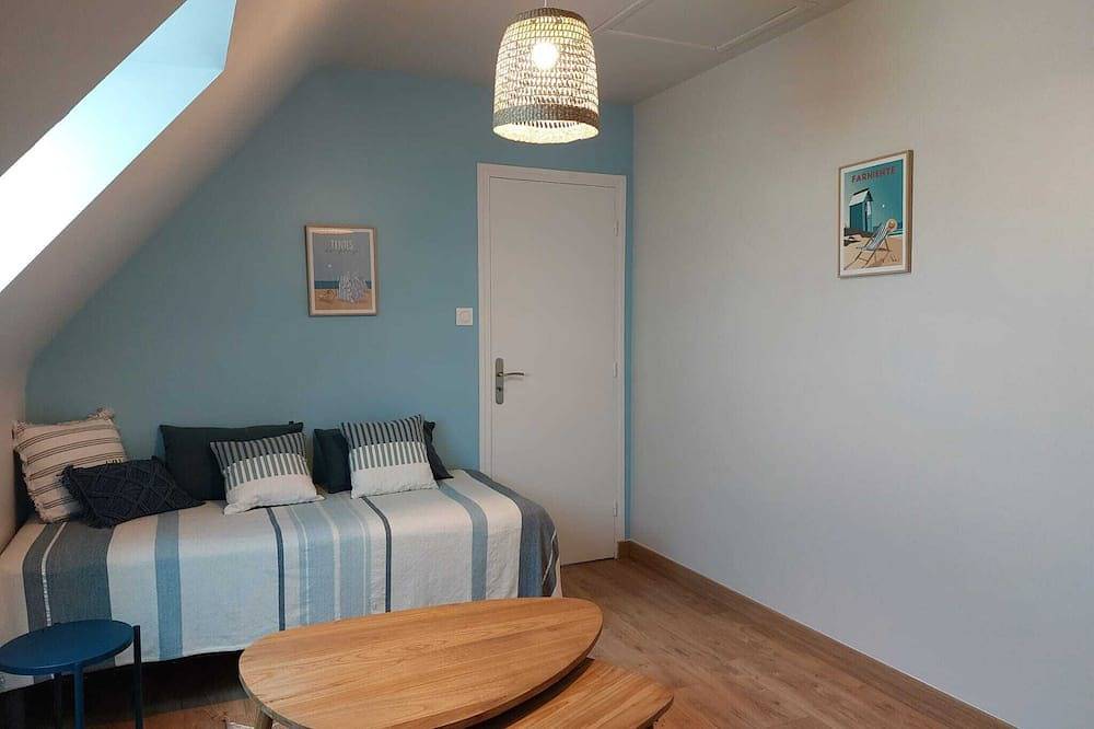 Grande maison 200m2 bord de mer 12 pers. avec jacuzzi 300 mètres de la plage in Kerlouan, Région de Brest