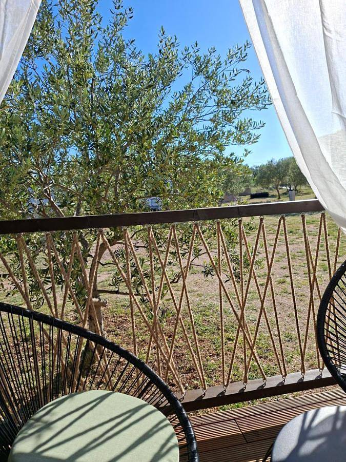 Camping pour 5 personnes, avec jardin ainsi que vue et piscine à Pirovac - 3