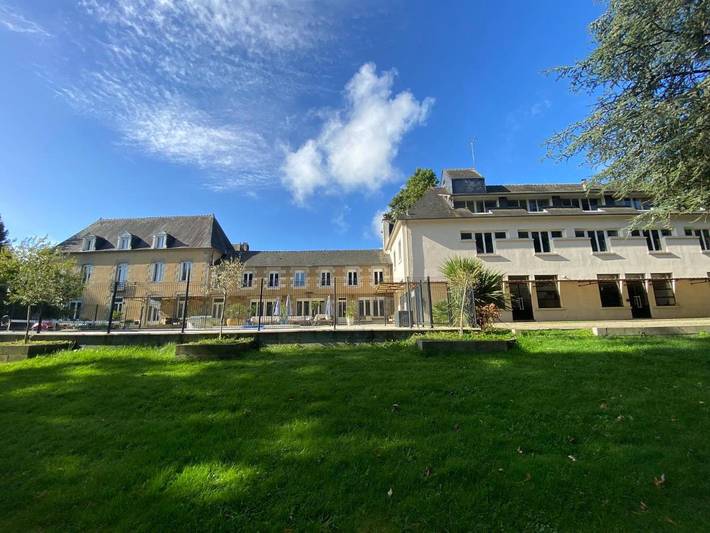 Location de vacances pour 3 personnes, avec sauna et jacuzzi ainsi que jardin et piscine à Antrain - 2