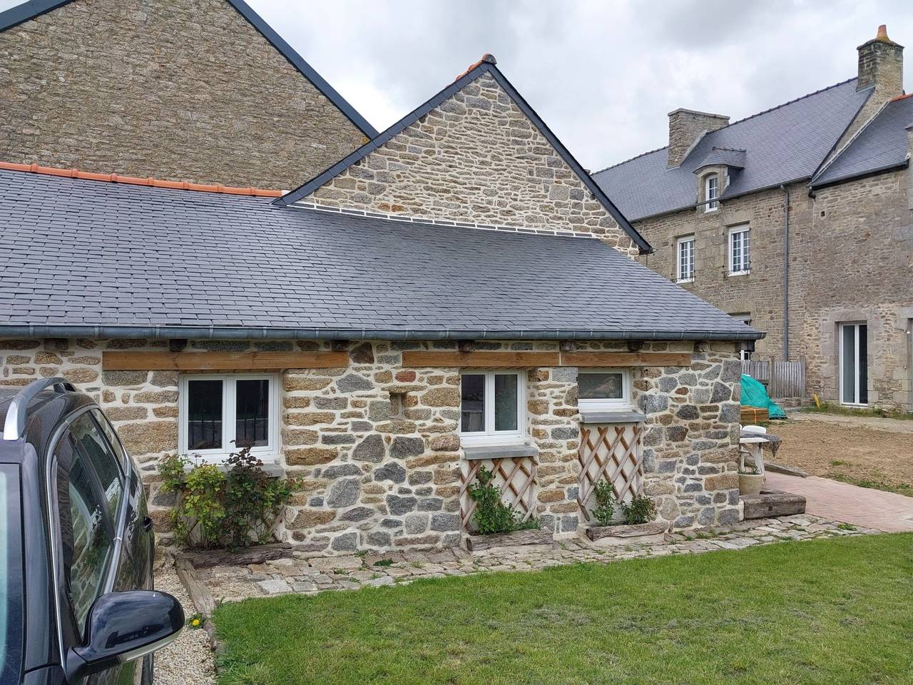 Nebengebäude mit lokalem Charme in Saint-Carné, Région de Dinan