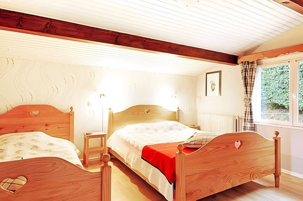 Le Chalet Sous les Sapins, Superbe Vue, Calme Avec Piscine et Sauna in Gerbamont, Parc naturel régional des Ballons des Vosges