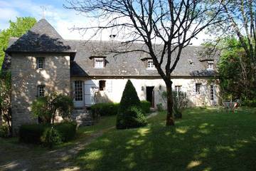 Gîte pour 10 personnes, avec terrasse et jardin à Turenne