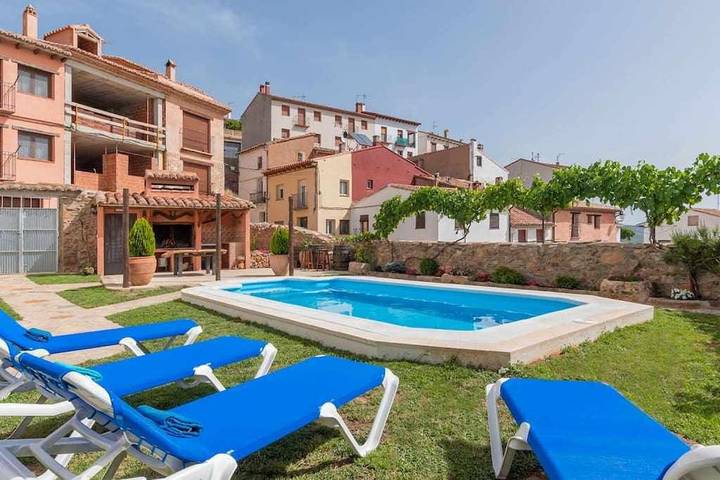 Casa rural para 8 personas, con Balcón y Terraza además de Jardín y Piscina en Villanueva de Viver