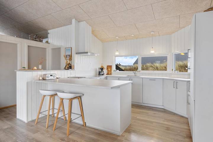 Beach-close holiday home with outdoor hot tub and sauna in Hvide Sande, Holmsland Klit