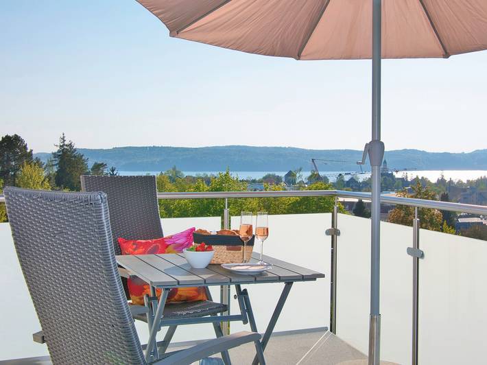 Ferienwohnung für 4 Personen, mit Balkon und Garten sowie Seeblick in Überlingen