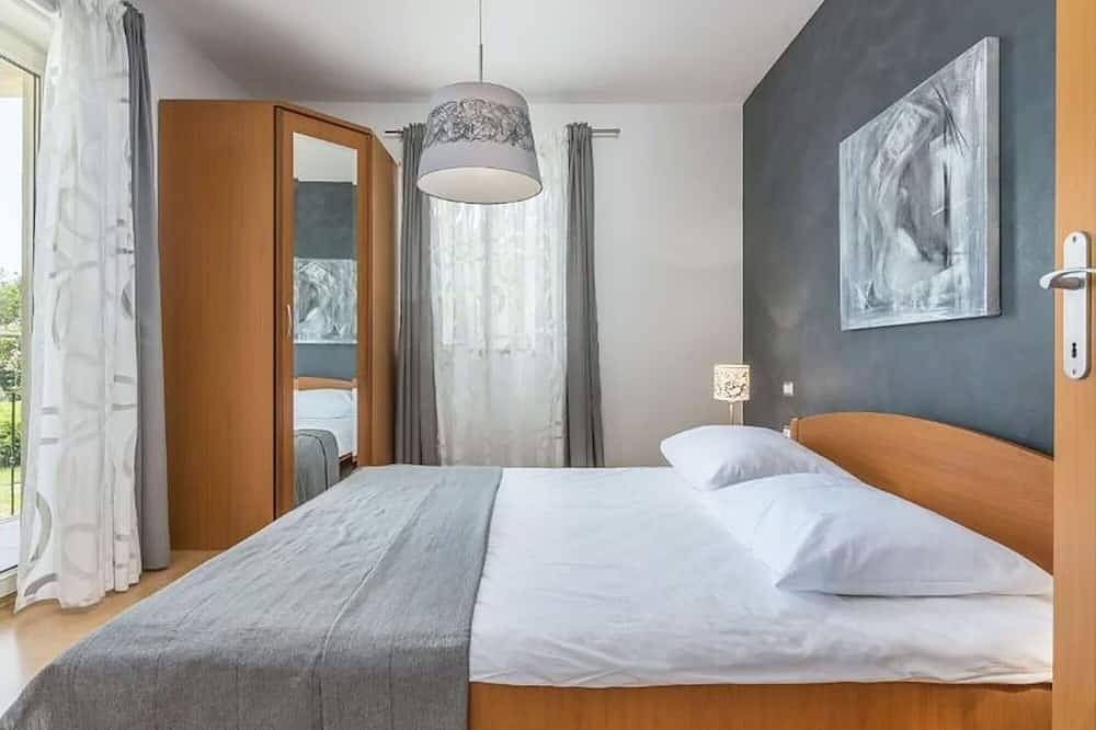 Quiet and beautiful house with amazing sea view and outside kitchen by the pool in Raša, Ostküste Istrien