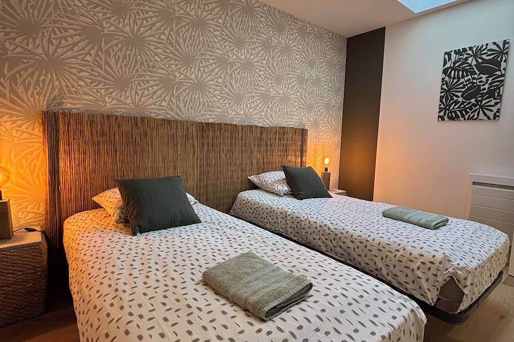 Gîte 8 pers Vivonne - Terrace, decor and table soccer in Vivonne, Vienne