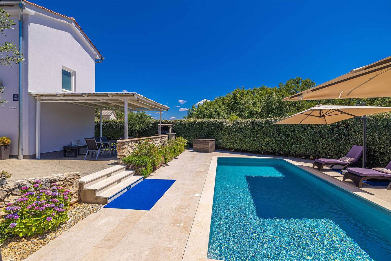 Ganze Wohnung, Ferienhaus Cirik mit beheiztem Pool in Kras, Krk