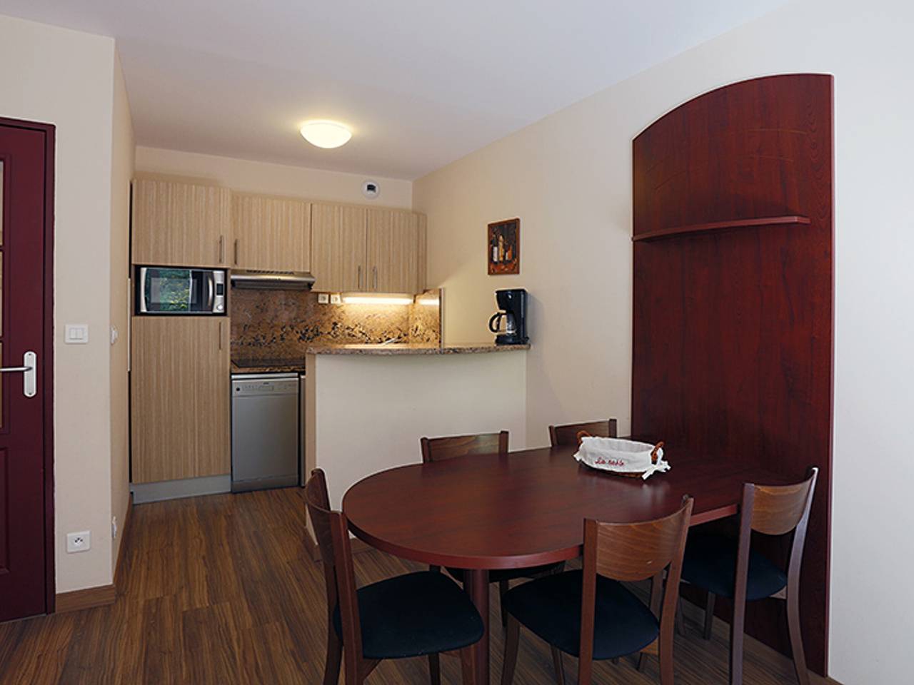 Apartamento entero, Apartamento en Peyragudes para 4 personas con acceso directo a las pistas y balcón in Germ, Pirineos franceses