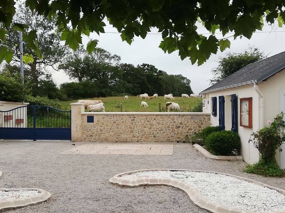 Chambre d'hôtes Les Hirondelles Bleues - Chambre 44 in Saint-Benoît-de-l'Aure, Région de Bayeux