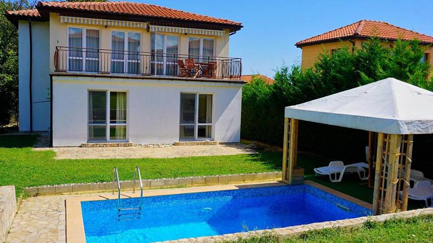 Villa für 6 Personen, mit Pool und Garten sowie Ausblick, mit Haustier in Bulgarien