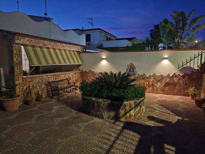 Villa per 6 persone, con panorama e giardino sull' Isola delle Femmine
