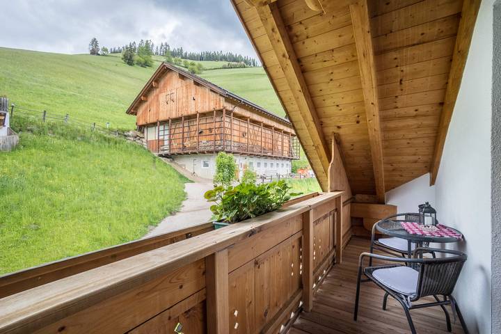 Ferienwohnung für 5 Personen, mit Balkon und Garten in den Pragser Dolomiten