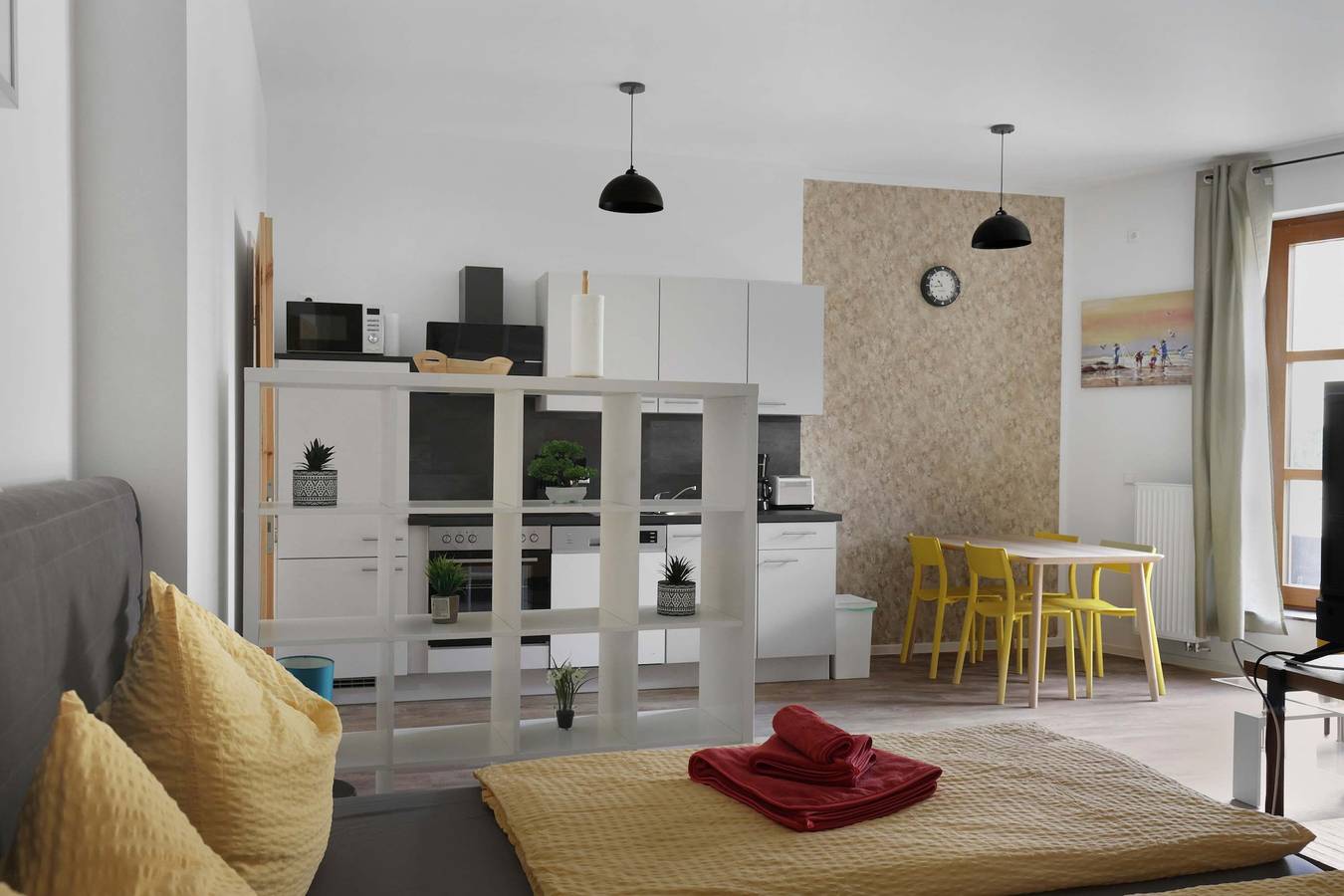 Entire holiday apartment, Oasis Loft | Patio, Parking, Sauna & Bbq in Alt-West, Leipzig