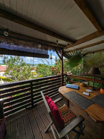 Gîte pour 2 personnes, avec jardin ainsi que vue et piscine à Le Vauclin