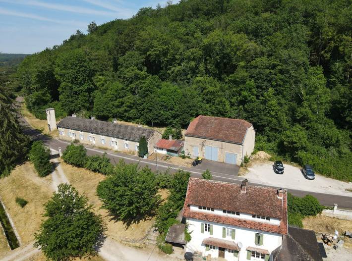Gîte pour 12 personnes, animaux acceptés