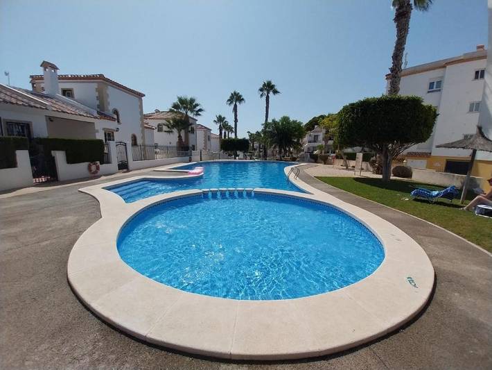 Apartamento de vacaciones para 6 personas, con vistas además de jardín y piscina - 1