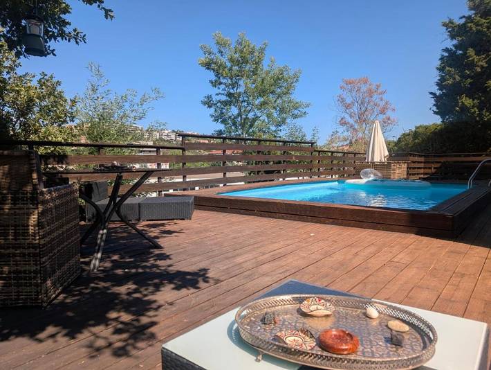 Maison d’hôte pour 2 personnes, avec Terrasse et Jardin ainsi que Piscine et Vue