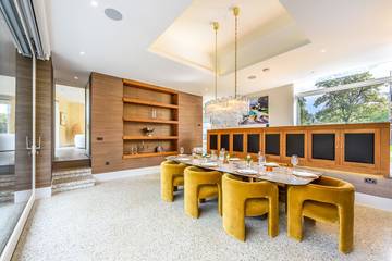 Vacation Rental for 12 Guests in Dunsfold, Surrey Hills, Picture 4