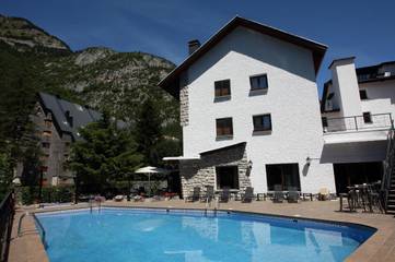 Hôtel pour 2 personnes, avec terrasse et piscine ainsi que jacuzzi et sauna à Canfranc