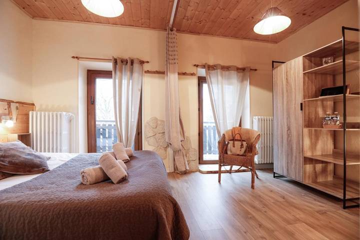 Gîte pour 2 personnes, avec terrasse et jardin dans Office De Tourisme De Correncon En Vercors - 4