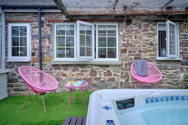 Glamping for 2 people, with garden, with pets in Exmoor