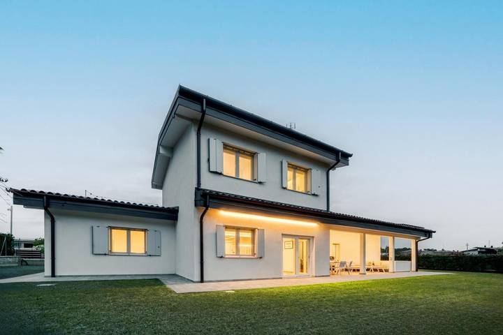 Casa vacanza per 10 persone, con Idromassaggio e Terrazza nonché Giardino a Monte San Pietro