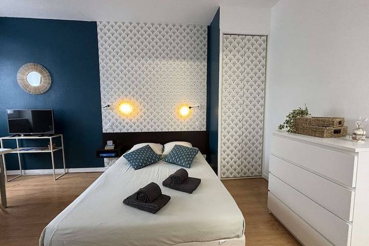 Appartement entier, Le Lagon - Studio - 1 lit - 2 personnes in Châtel-Guyon, Parc naturel régional des Volcans d'Auvergne