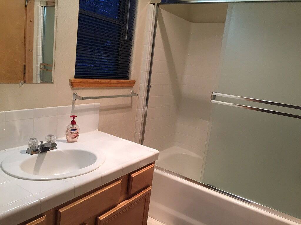 Reihenhaus, Möbliert Familienfreundlich, gegenüber Recreation Center & Deli in Truckee, Donner Lake