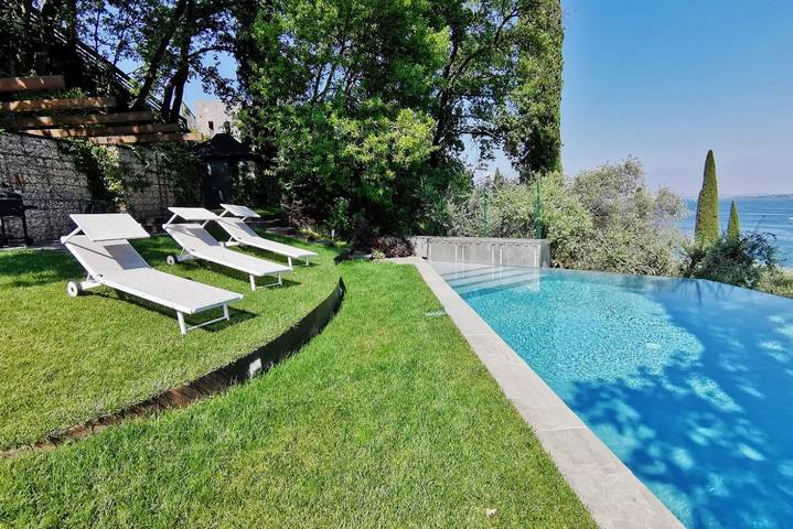 Location de vacances pour 8 personnes, avec Jardin ainsi que Piscine et Vue sur le lac à Padenghe sul Garda - 2