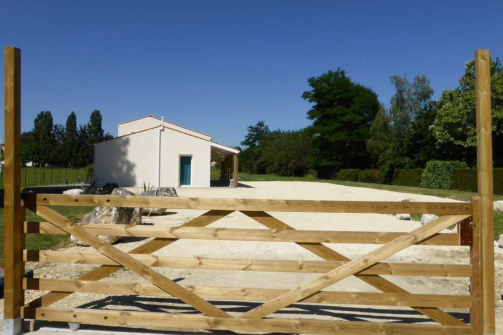 Alojamiento Casa 2 Sra Condiciono Versennes de gran tranquilidad in Saintes, Saintes region