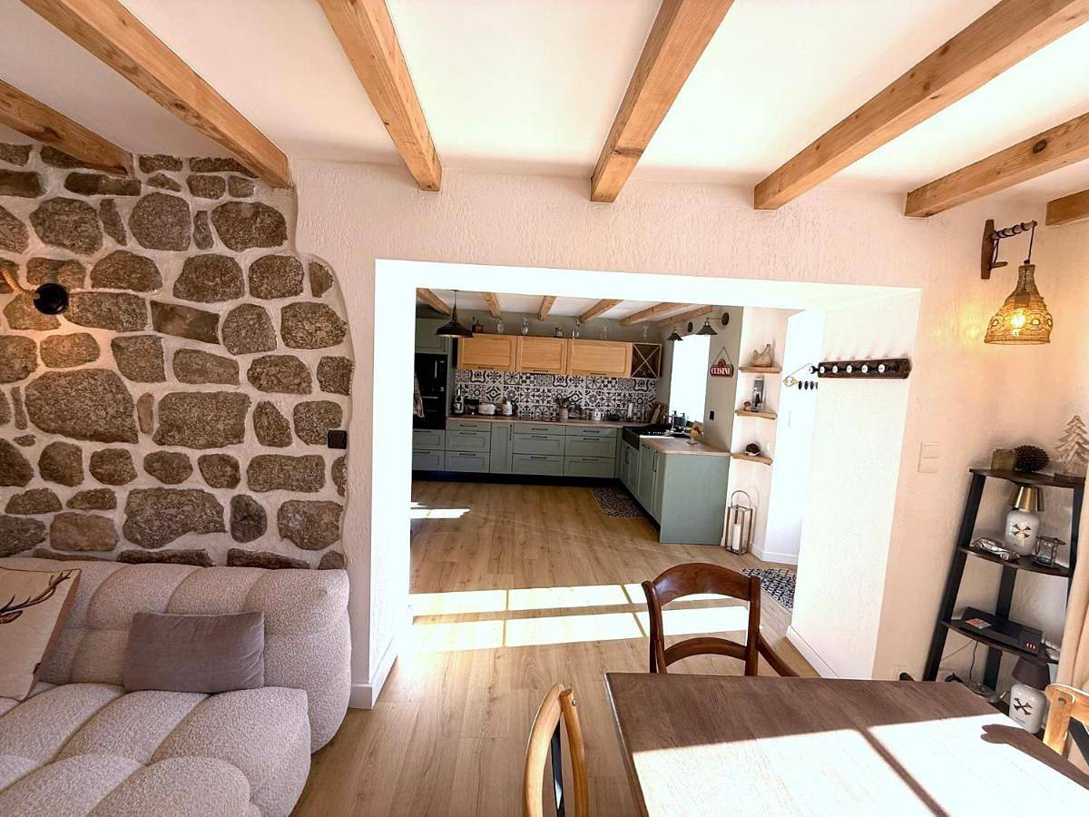 Maison de charme, vue forêt,4 chambres, draps et serviettes inclus, St-Denis-Margeride in Saint-Denis-en-Margeride, Région de Mende