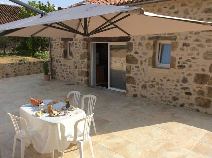 Gîte pour 4 personnes, avec jardin à Esse