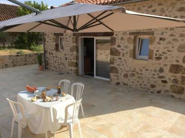 Gîte pour 4 personnes, avec jardin à Esse