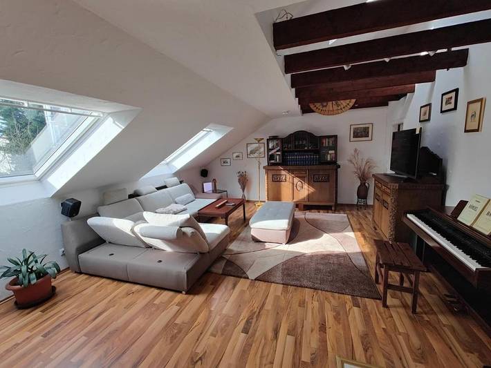 Ferienwohnung für 4 Personen, mit Balkon und Whirlpool sowie Sauna und Ausblick in Saarbrücken