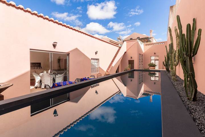 Villa for 12 people, with terrace and garden in Praia da Rocha