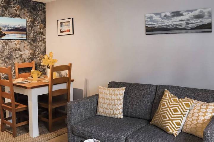 Cottage for 3 people, with garden, with pets in Bala