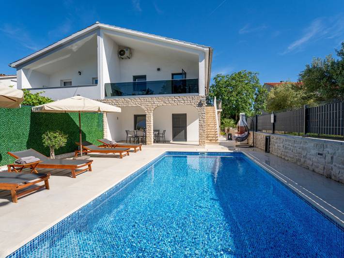 Ferienhaus für 9 Personen, mit Terrasse und Garten, mit Haustier auf Krk