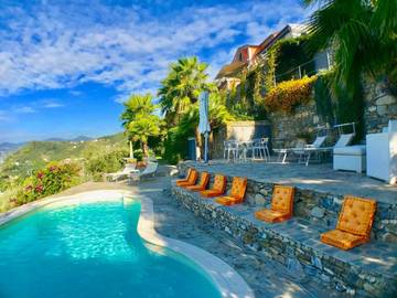 Gîte pour 3 personnes, avec jacuzzi et jardin ainsi que balcon et piscine à Zoagli