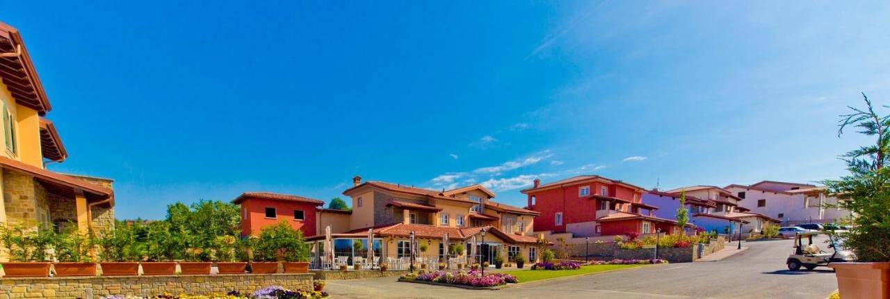 Station pour 4 personnes, avec Balcon et Terrasse ainsi que Jardin et Bassin pour enfant à Castelletto d'Orba
