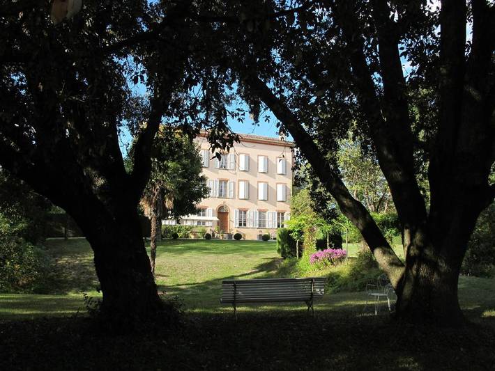 Maison d’hôte pour 15 personnes, avec Terrasse ainsi que Jardin et Piscine dans Molandier